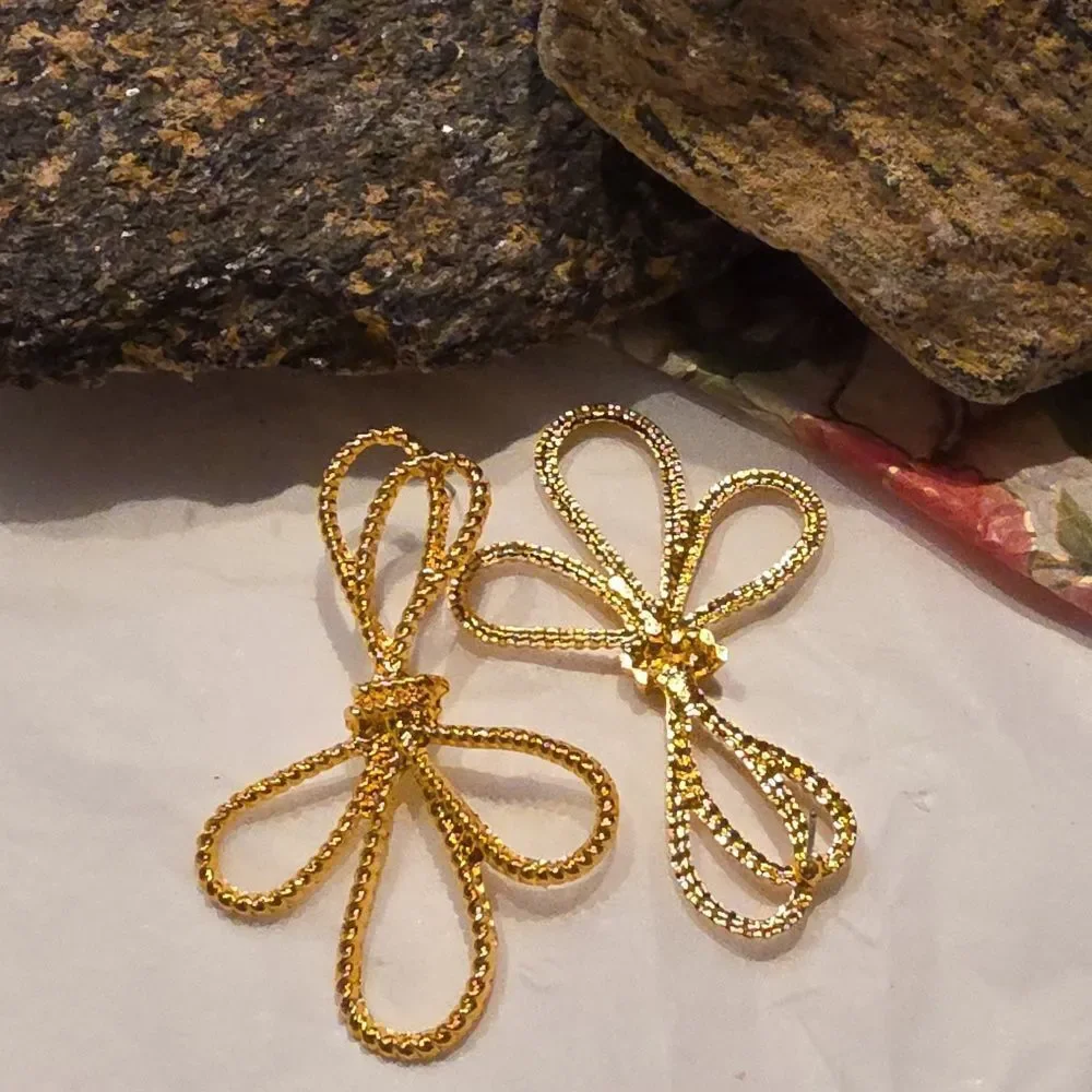 Gold Twisted Knot earrings | (A1) NWOT